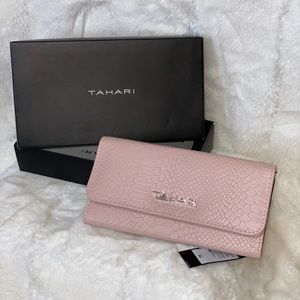 Tahari Light 💗 Pink Wallet (Brand New!)